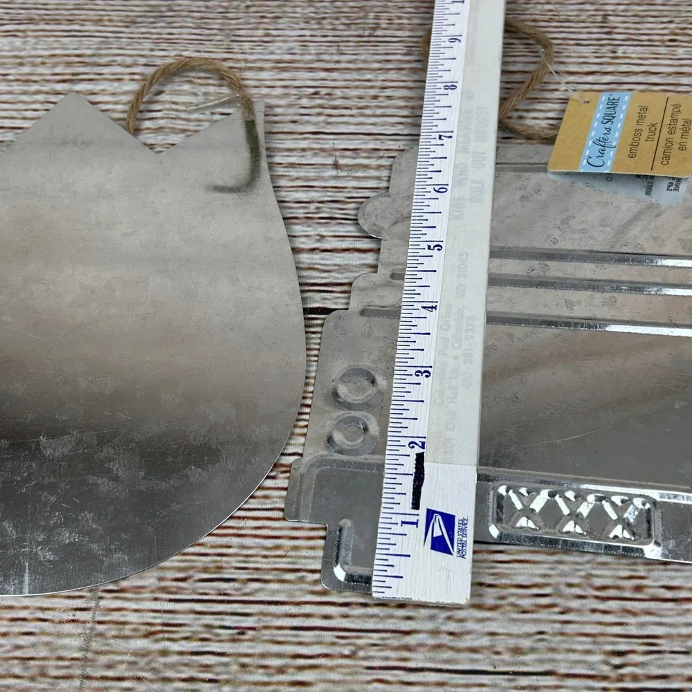 Crafters Square Embossed Galvanized Metal Truck and Tulip Wall Decor Set‎ Silver